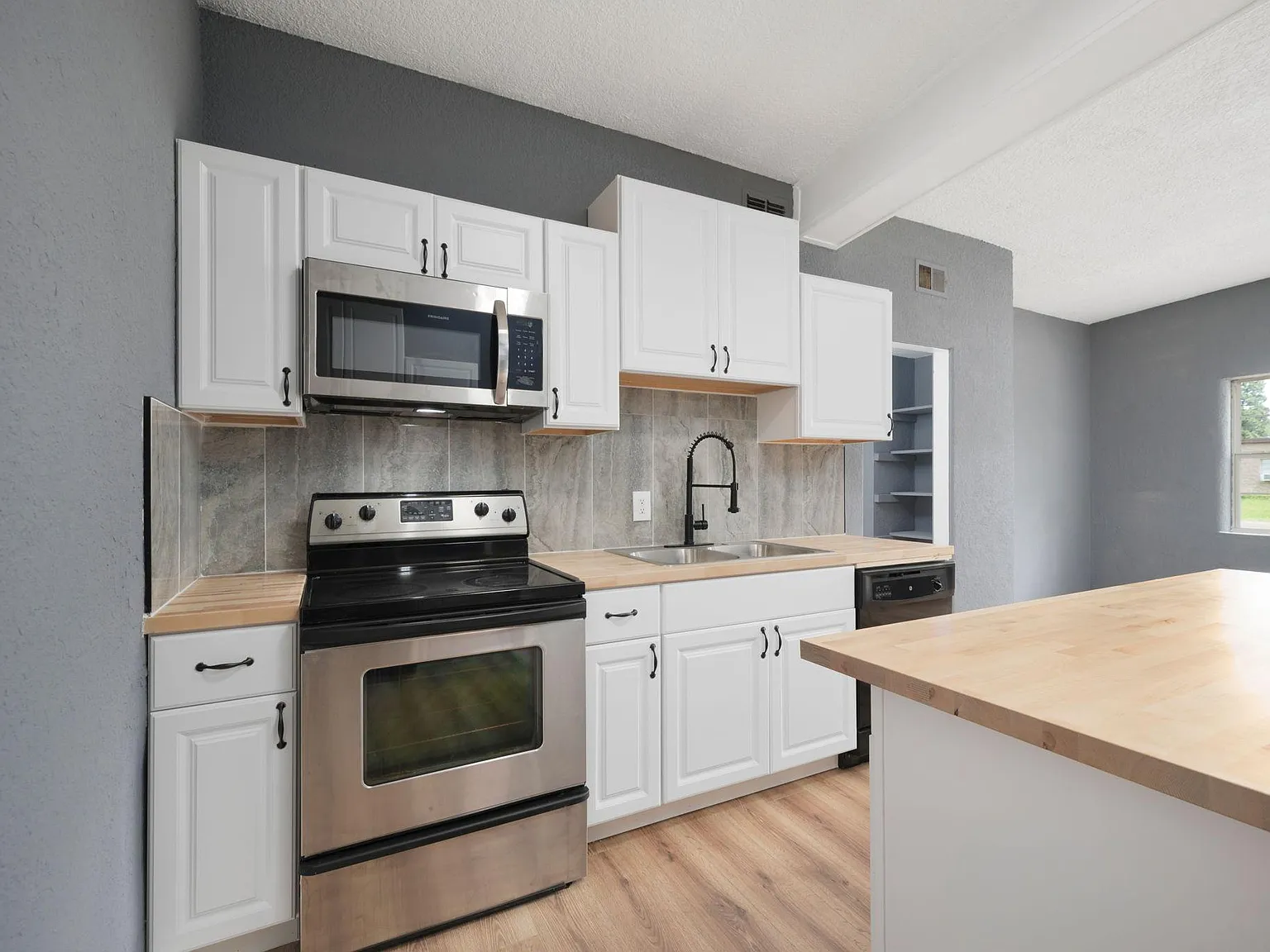3 bed, 1017 sqft, $1,500 — Photo 3