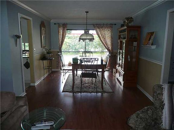 4th image of 5210 SW 101st Ter