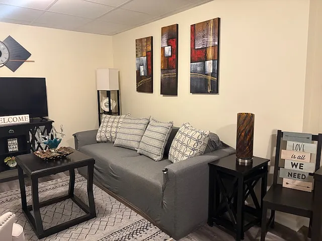 1 bed, 700 sqft, $1,200 — Photo 4
