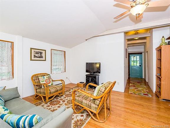 5th image of 10 Clarendon Ave