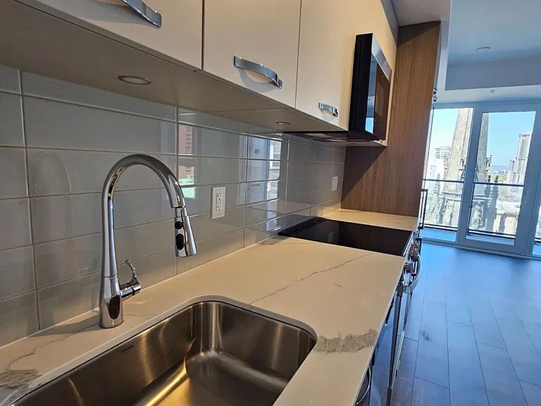75 James St S #2005 — Photo 11