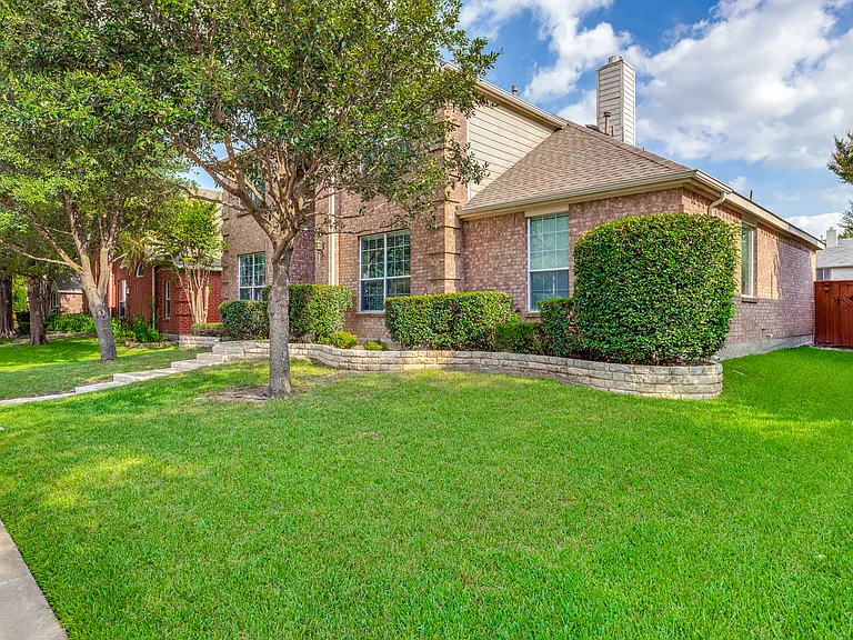 5925 Pine Meadow Ln — Photo 2
