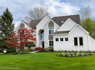 37103 Aspen Dr, Farmington Hills, MI 48335