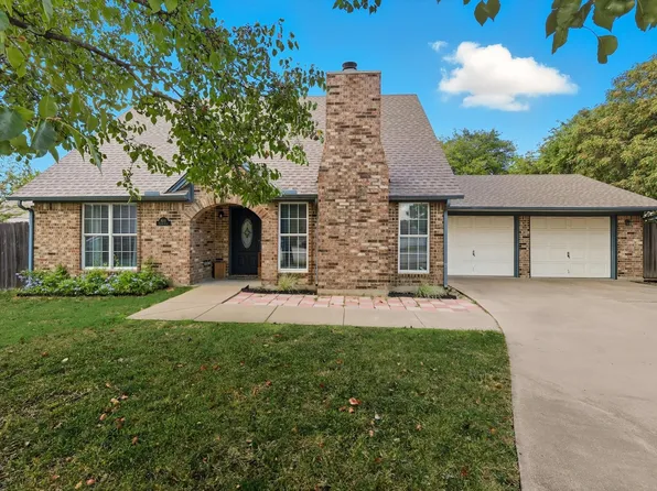 800 Colony Ct, Blue Mound, TX 76131