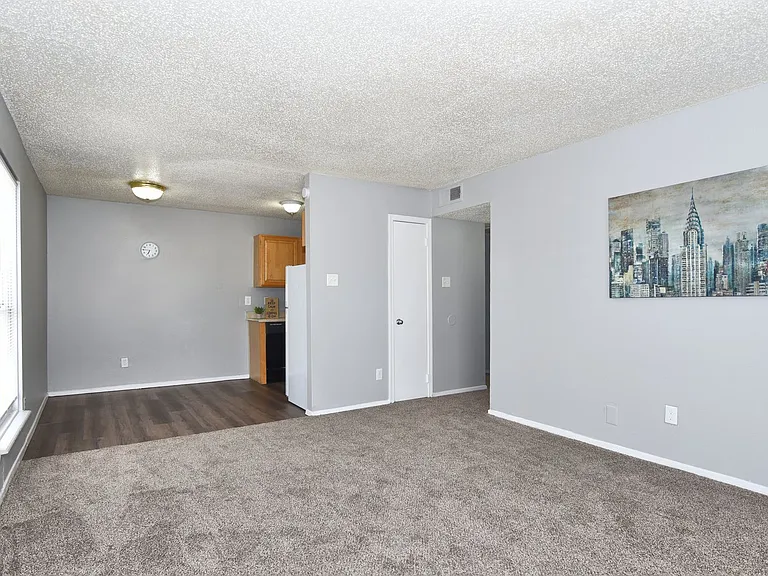 Heatherstone Apartments — Photo 20