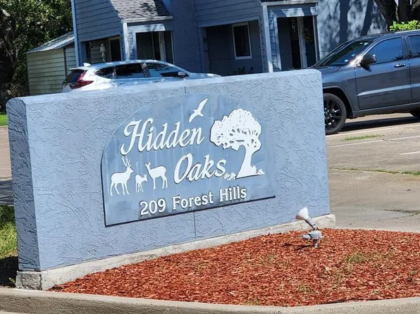 209 Forest Hls APT 111, Rockport, TX 78382