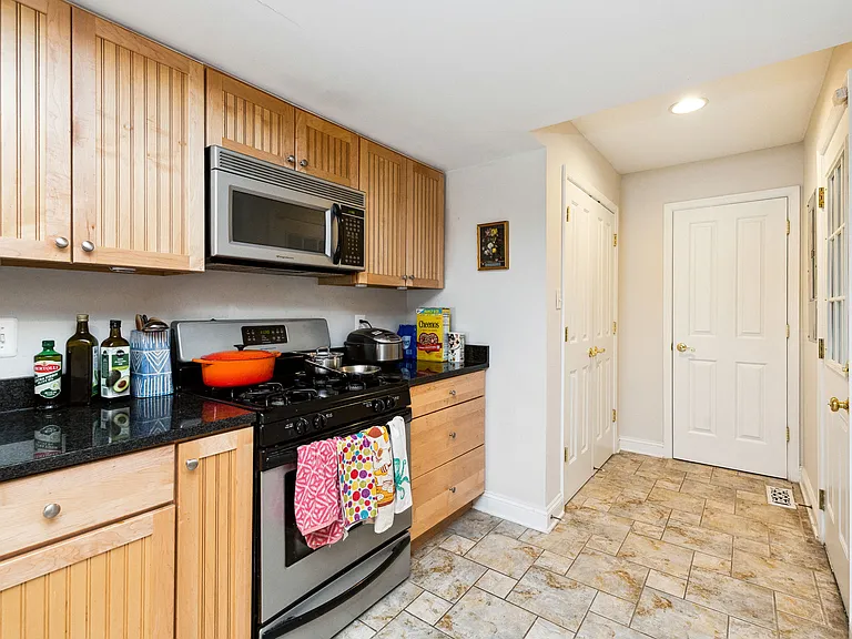 409 S Duncan St — Photo 11