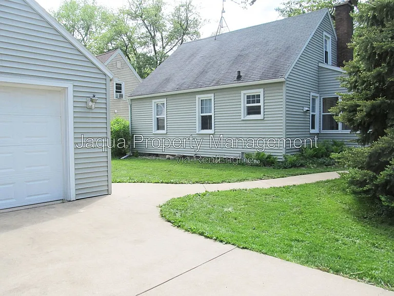 1324 Waverly Dr — Photo 11