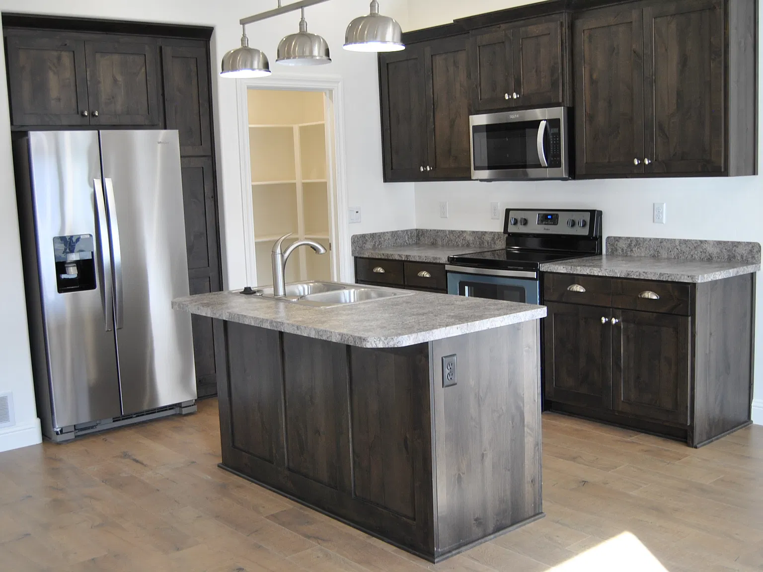 3 bed, 1297 sqft, $1,745 — Photo 2