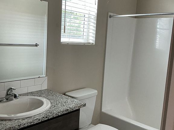 4th image of 2840 Clark St #1