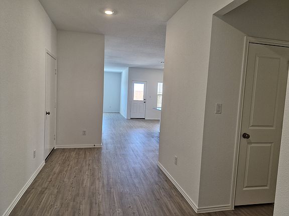 4th image of 1329 Aquilla Dr