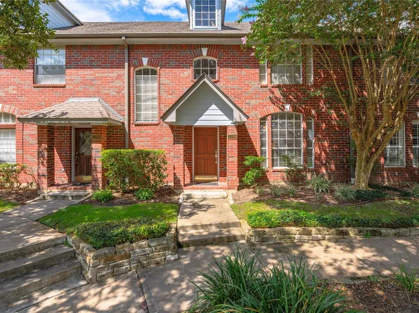 1289 El Camino Village Dr, Webster, TX 77598