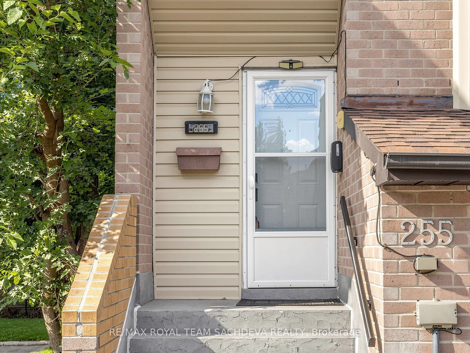 4 bed, $2,850 — Photo 2