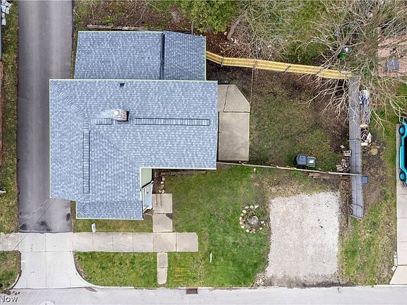2nd image of 504 W North St