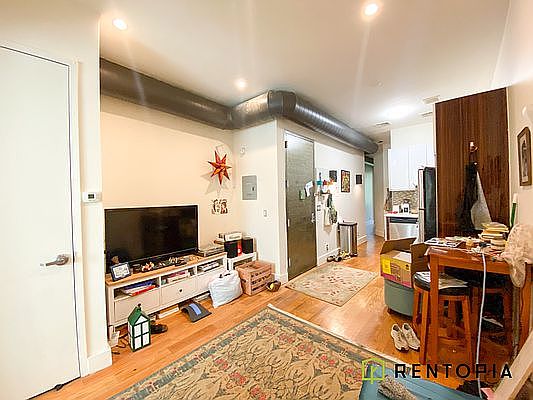 5th image of 277 Menahan St APT 2L