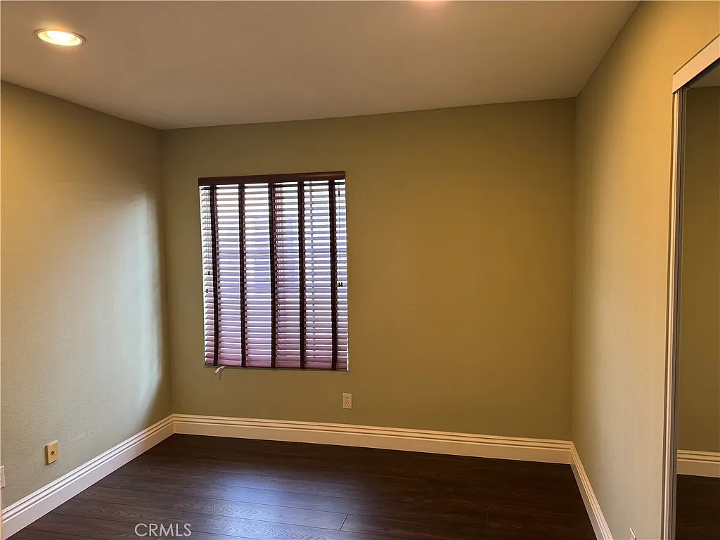 3 bed, 2.5 bath, 1404 sqft, $4,400 — Photo 4