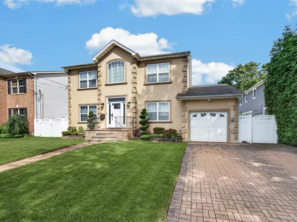 1001 Orion Court, Merrick, NY 11566