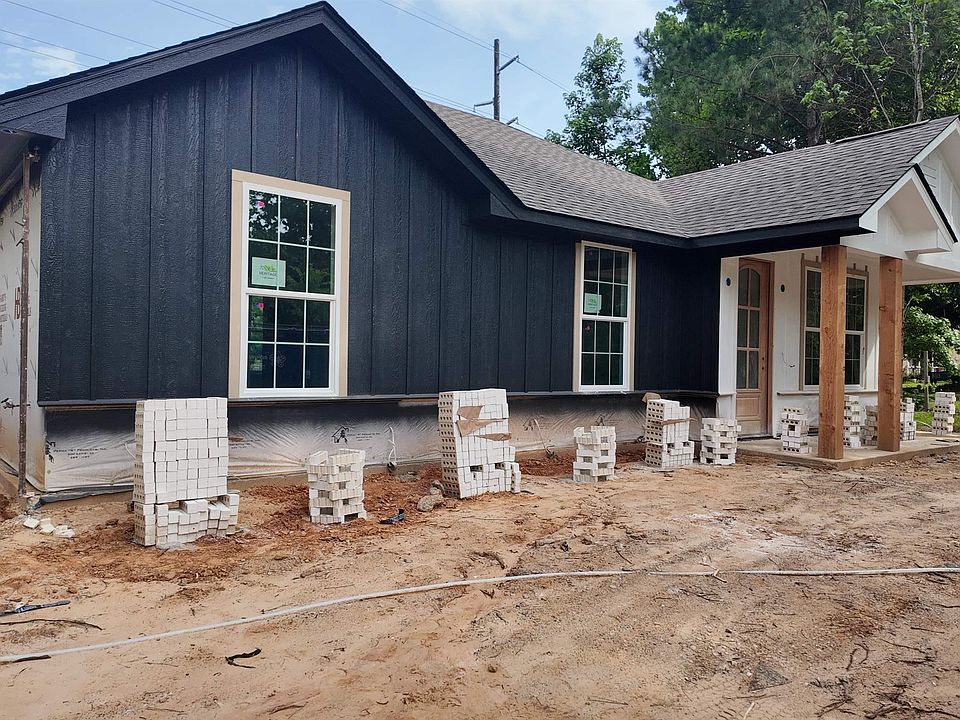 2nd image of 620 S Railroad St