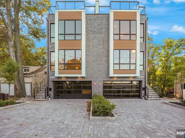 2185 Jones Rd, Fort Lee, NJ 07024