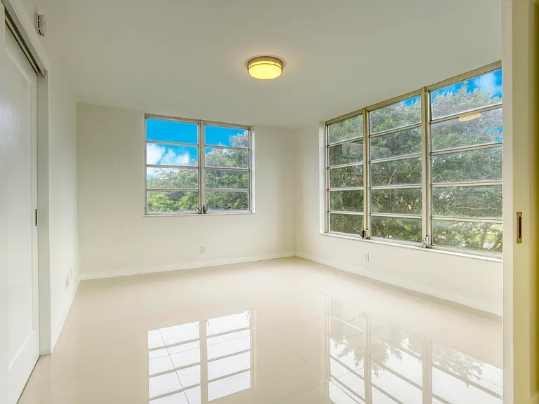 535 Oaks Dr #510 — Photo 11
