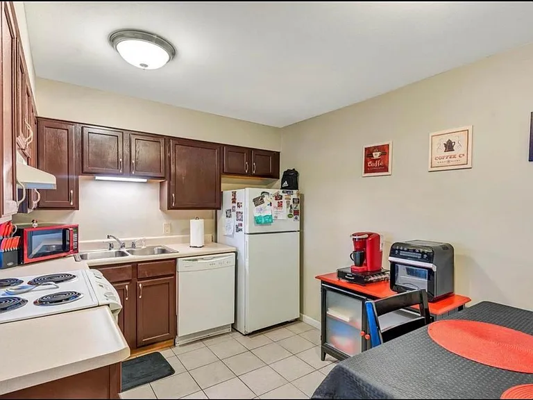 1633 Summergate Pkwy #P — Photo 6