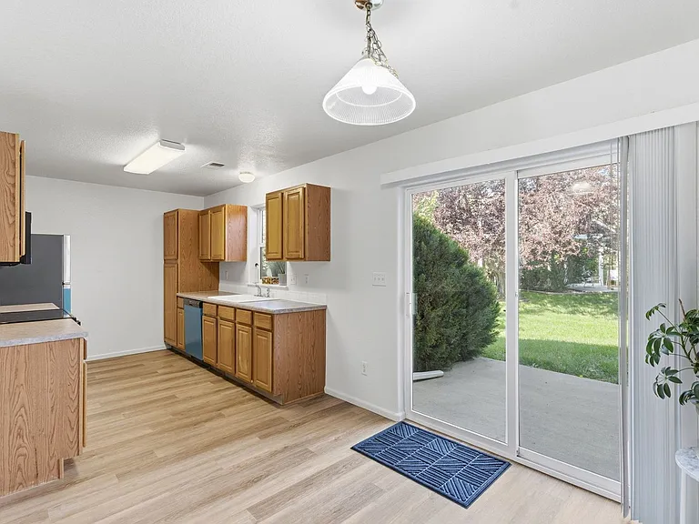 802 Waterglen Dr #D17 — Photo 12