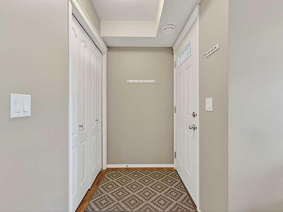 4th image of 8 N Bayside Pl #302