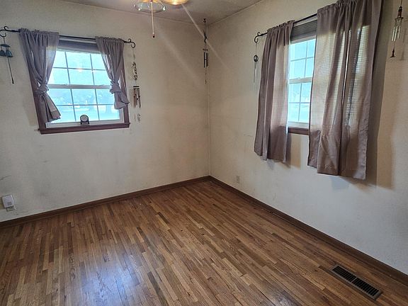 5th image of 345 S Walnut St