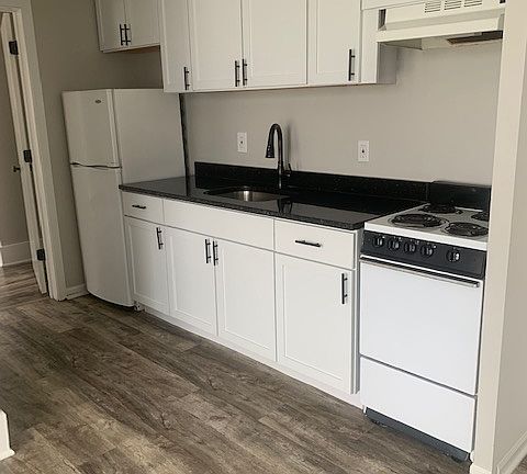 2nd image of 405 Monroe St #17
