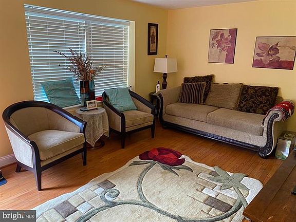 4th image of 5566 Glasgow Woods Ct