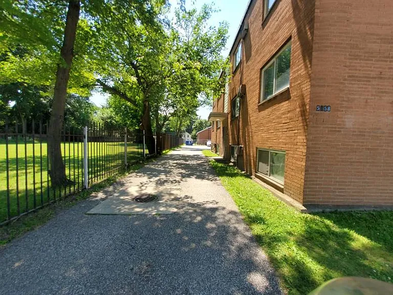 5058 Broadway — Photo 13