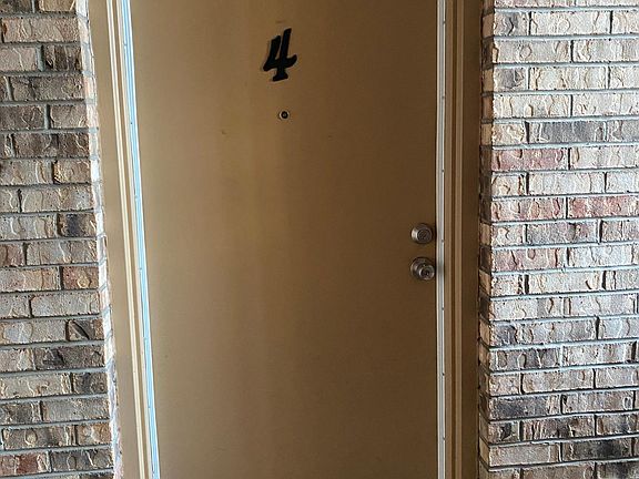 2nd image of 4999 Mercedes Dr APT 4