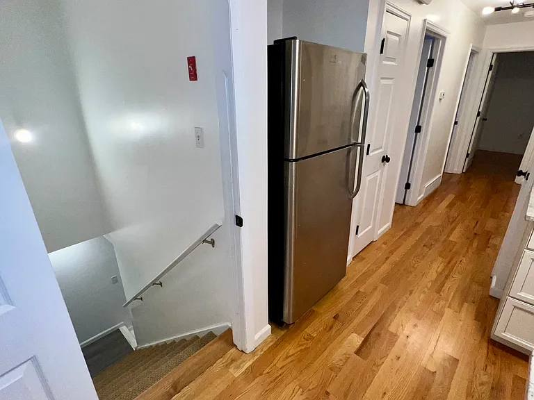 21 Loughberry Rd S — Photo 10
