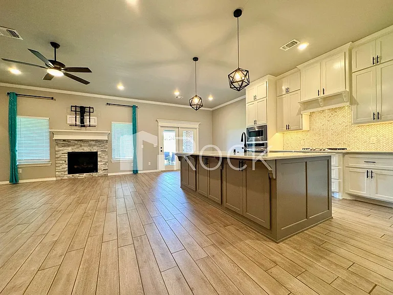 19113 Grove Pkwy — Photo 4
