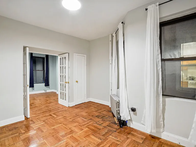 715 E 5th St #3C — Photo 13
