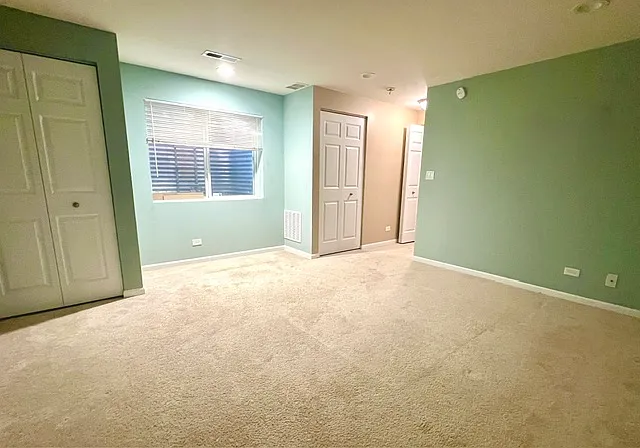 546 Grosvenor Ln — Photo 16