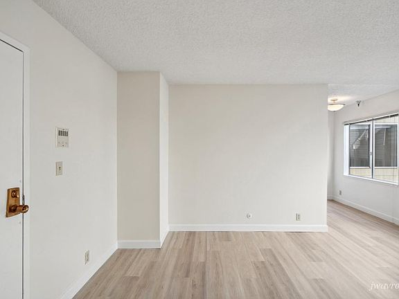 3rd image of 1940 Franklin St #203K