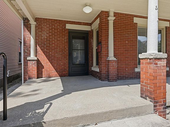 3rd image of 32 E Maynard Ave