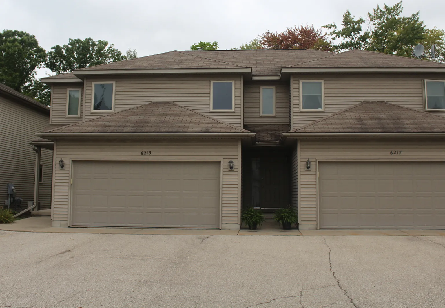 3 bed, 2.5 bath, 1475 sqft, $1,699 — Photo 1
