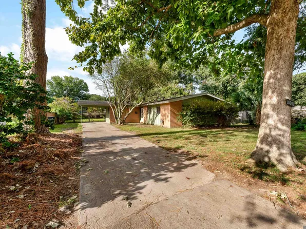 10365 Cedarlane Dr, Baton Rouge, LA 70816