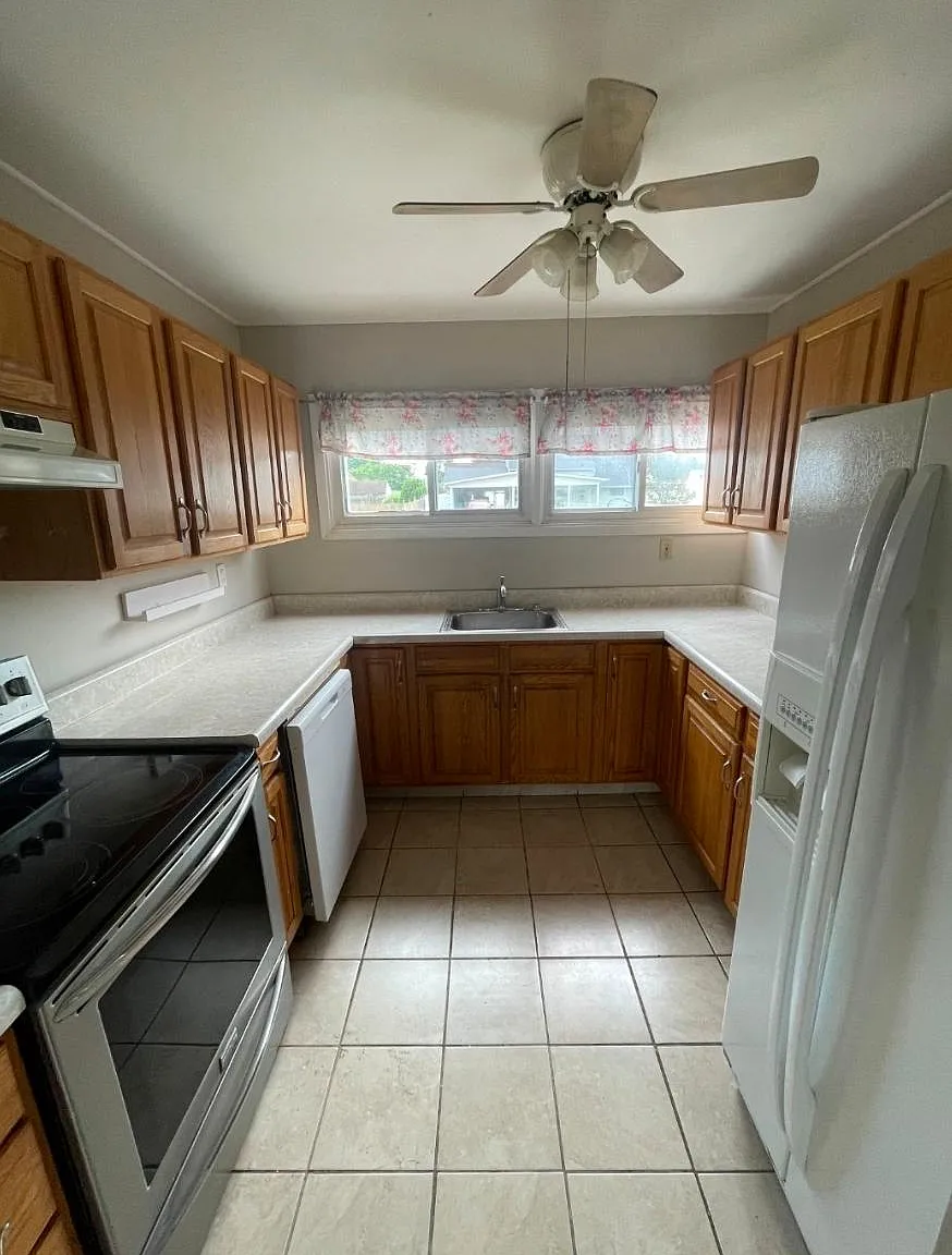 4 bed, 1692 sqft, $2,750 — Photo 2
