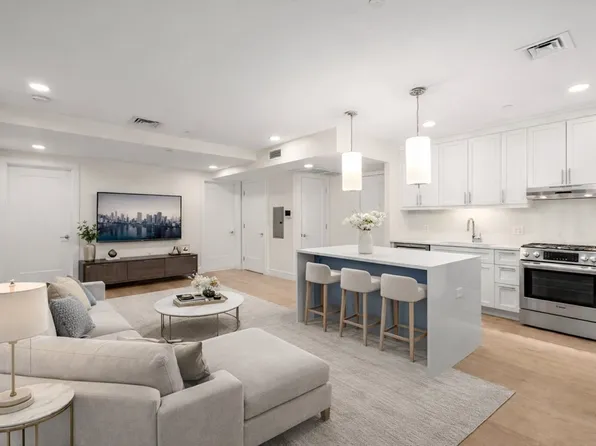 301 Border St #402, Boston, MA 02128