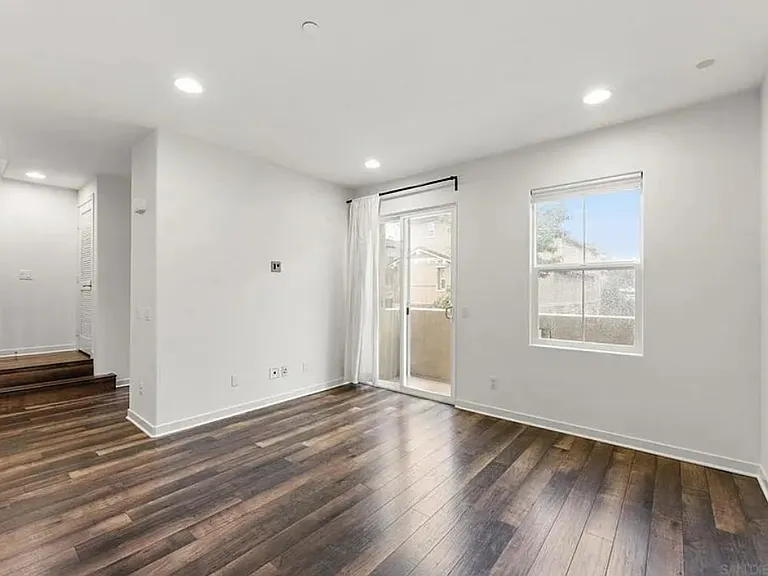 2188 Cosmo Way — Photo 9
