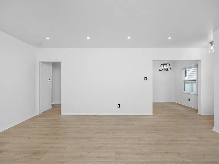 340 Avenue F — Photo 18