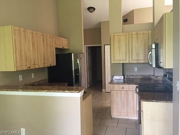 3rd image of 1252 Blaine Ave