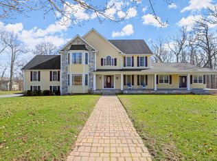 64 Mustang Dr, Monroe, CT 06468