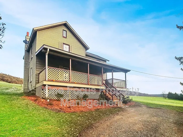 1724 Steam Valley Rd — Photo 1