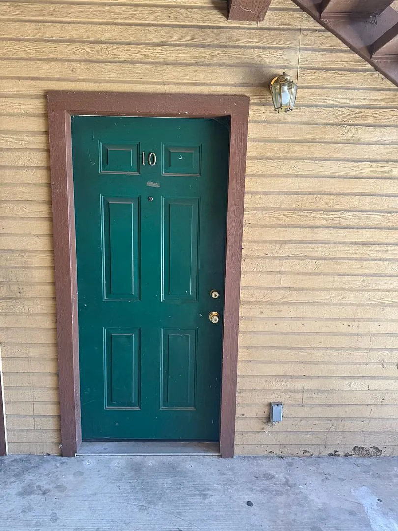 Twin Oak Apartments — Photo 2