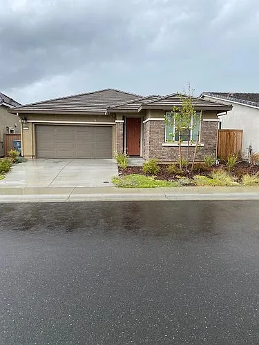 1405 Cheetah St Photo 1