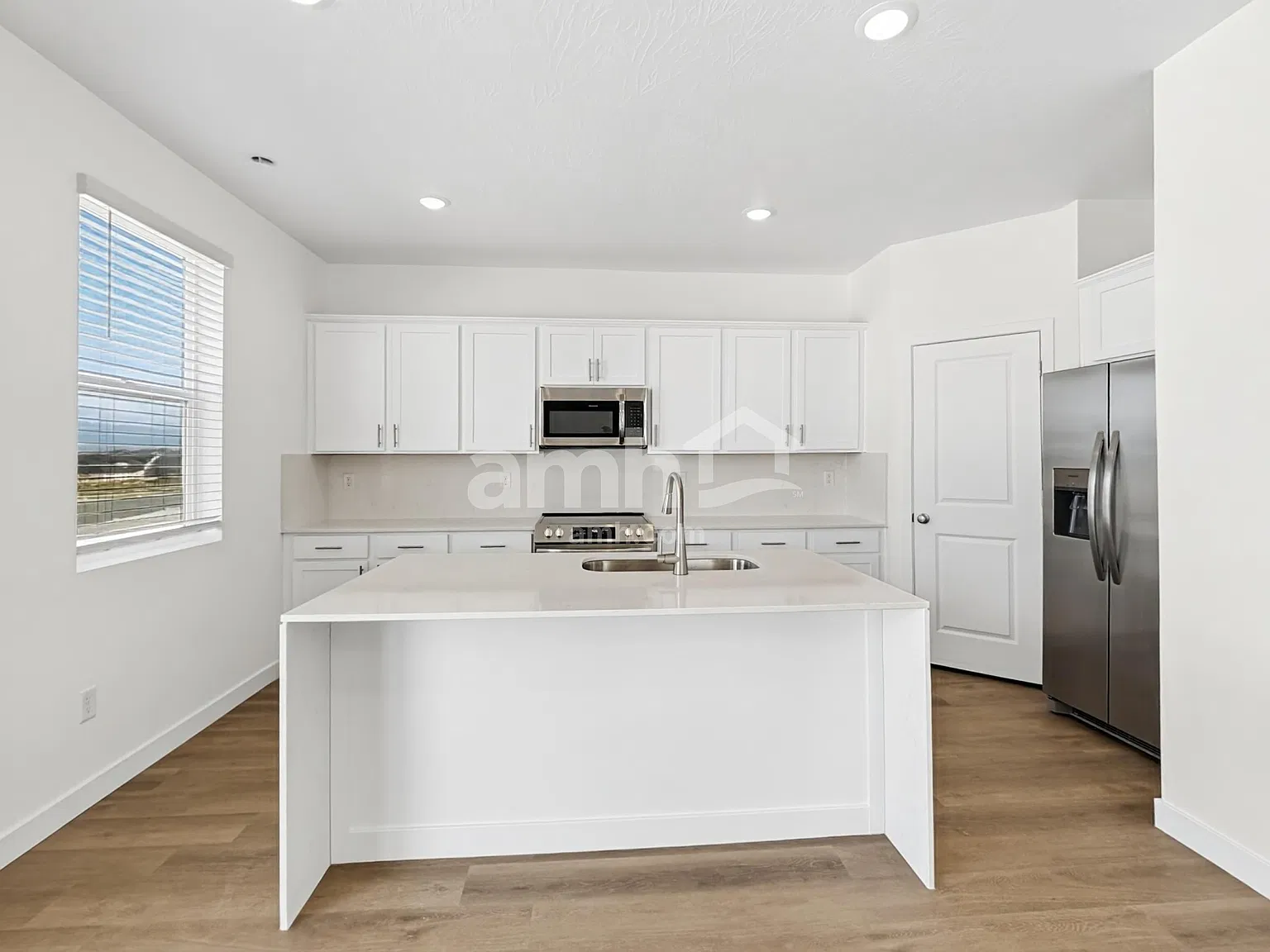 6 bed, 3.5 bath, 2451 sqft, $2,765 — Photo 3